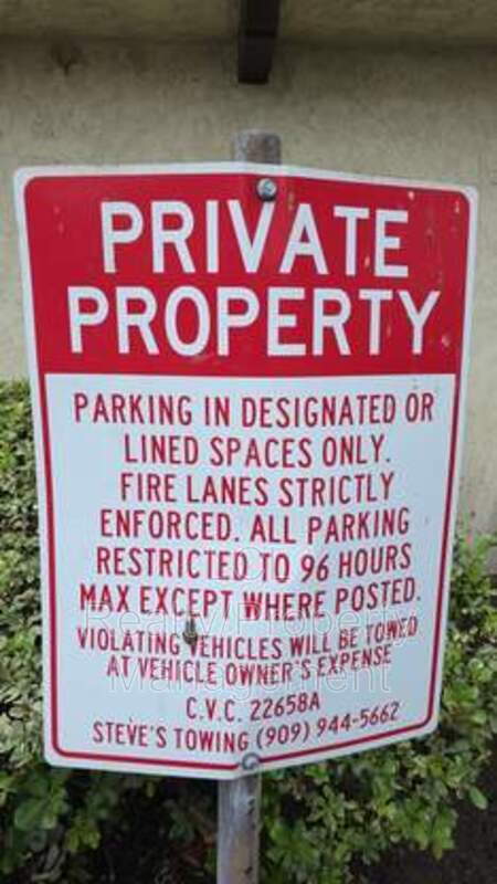 Building Photo - 1077 Santo Antonio Dr