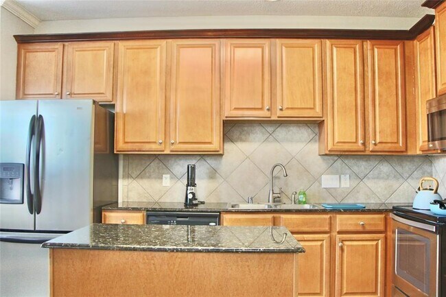 Building Photo - 21030 Sun Creek Dr