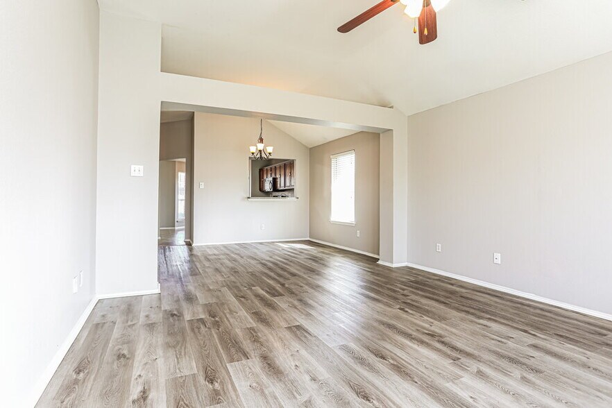 Building Photo - 1012 James Donald Ln