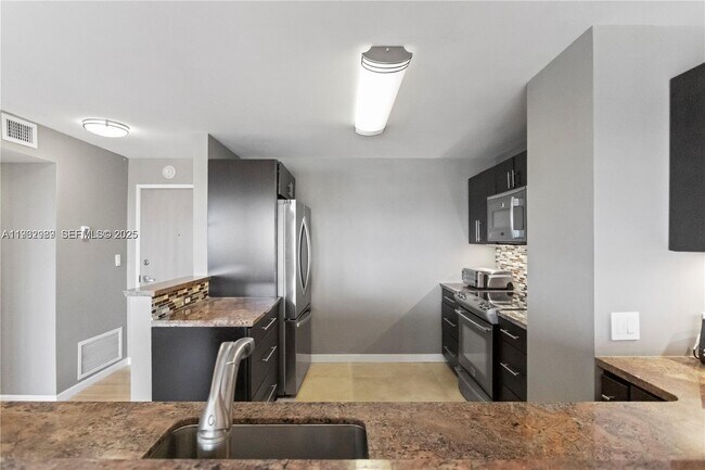 Building Photo - 340 Sunset Dr