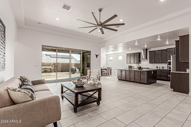 Building Photo - 18455 W Sandlewood Dr