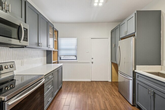 Building Photo - 10754 Villager Rd