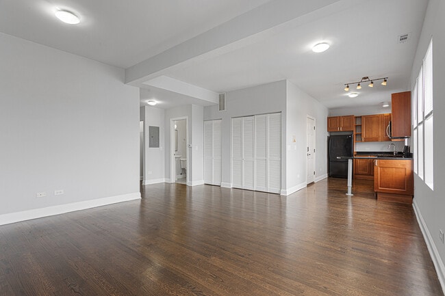 Building Photo - 7528 N Seeley Ave