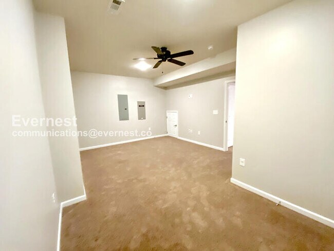 Building Photo - 5 Bed, 4.5 Bath Home with Fenced Yard & Garage / Coming Soon!