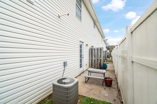 Building Photo - 4741 Scepter Way