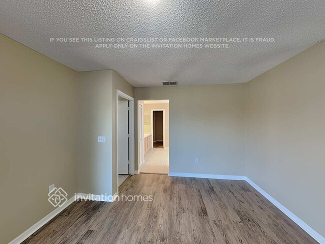 Building Photo - 2311 Hamlin Trail