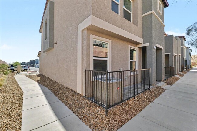 Building Photo - 9653 Horseshoe Cyn St