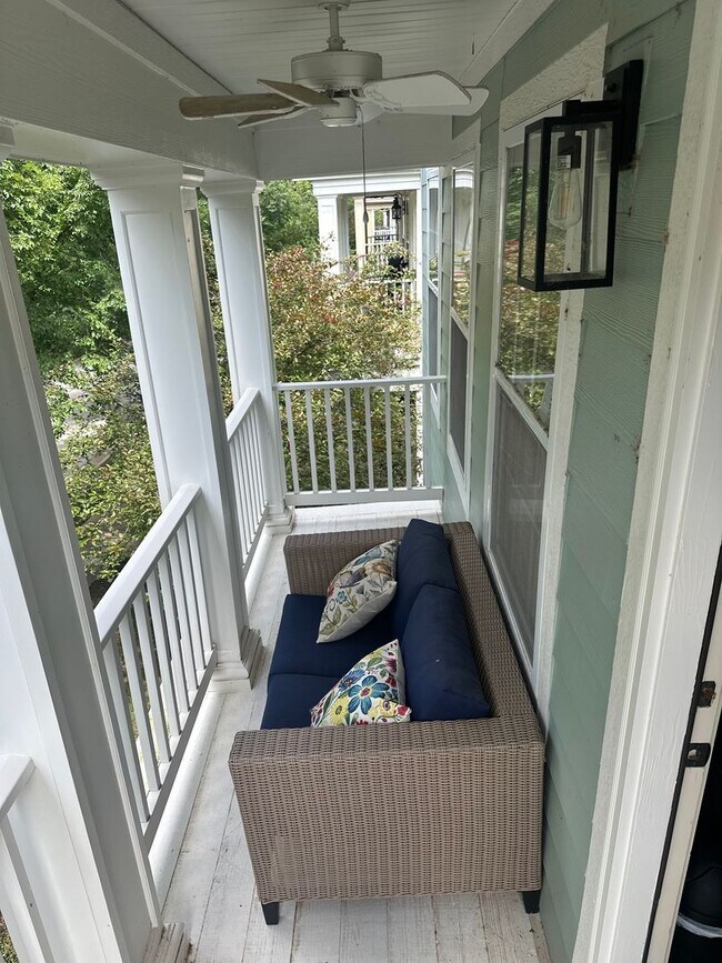 Building Photo - 3 Bed, 2.5 Bath Garden Home in Lakewood Subdivision – Available 8/1