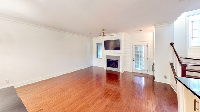 Building Photo - 1328 Ordermore Ave