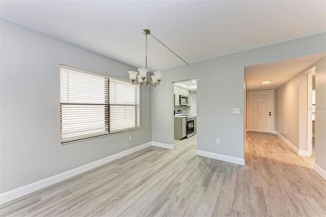 Building Photo - 515 30th Ave W