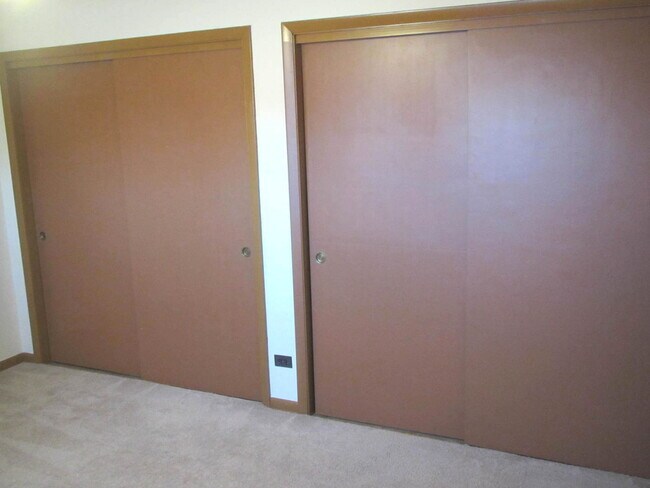 Building Photo - 33 N Clifton Ave