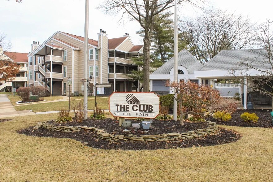 Building Photo - 551 Clubhouse Ct