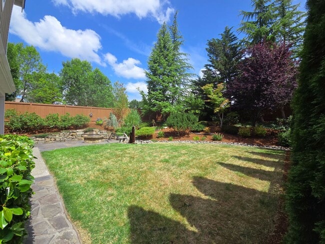 Building Photo - Gorgeous 4 Bedroom Lake Stevens Home in Cr...