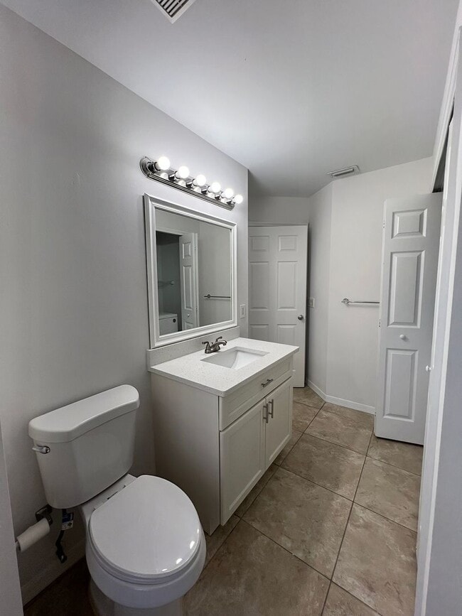 Building Photo - 3 Bedroom 2 Bath in Torino