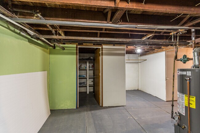 Building Photo - 1420 W 10th St