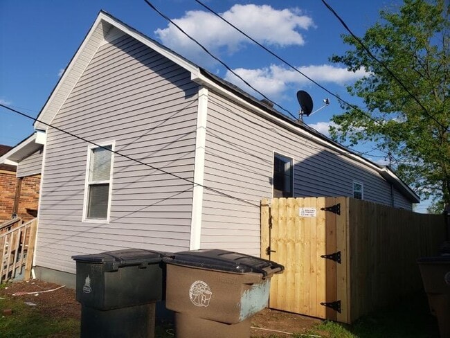 Building Photo - 1703 Cockrill St