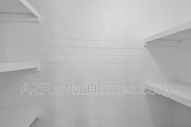 Building Photo - 4715 E Jones Ave