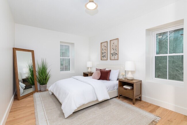 Building Photo - 34 Waverly Pl