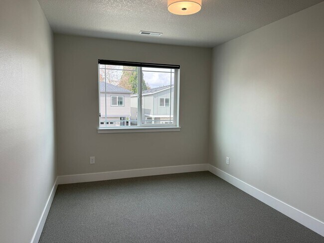 Building Photo - 9814 NE 29th Ave