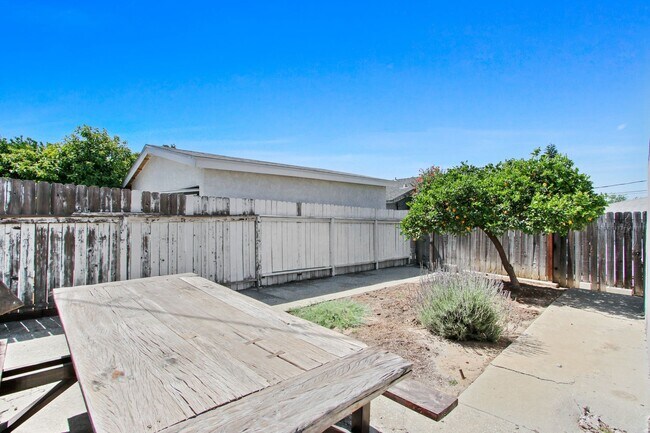 Building Photo - 3034 Fairmount St