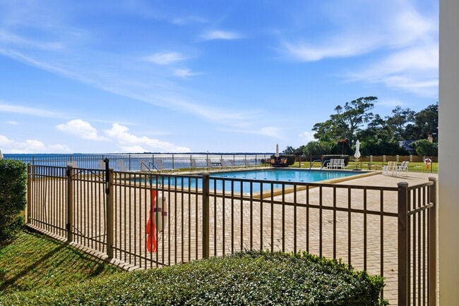 Building Photo - 615 Bayshore Dr