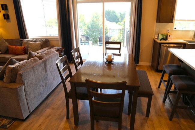 Building Photo - Short Term Leases! Furnished, Low Maintenance, Sweeping Views