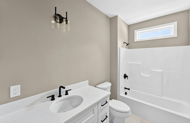 Building Photo - 5 Devon Pl