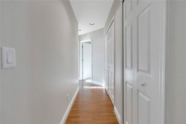 Building Photo - 4832 Queen Palm Terrace NE