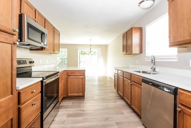 Building Photo - 904 Flying Sun Dr