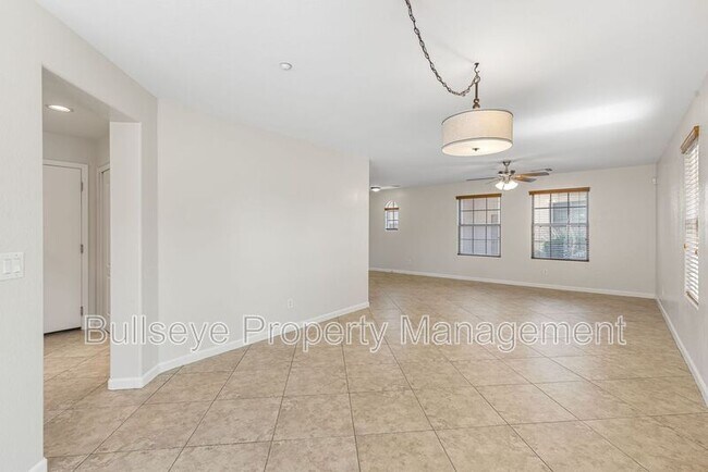 Building Photo - 1712 S Martingale Rd