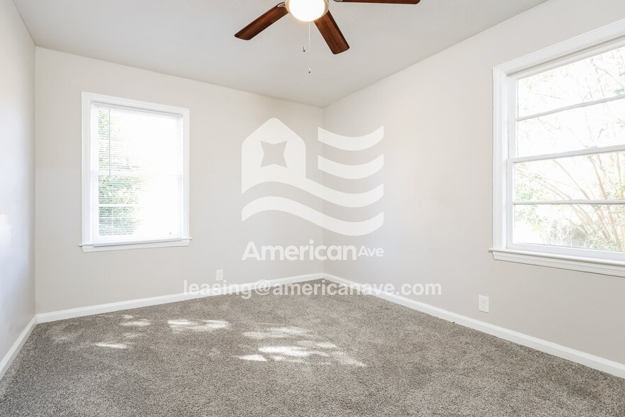 Building Photo - 917 Patricia Dr