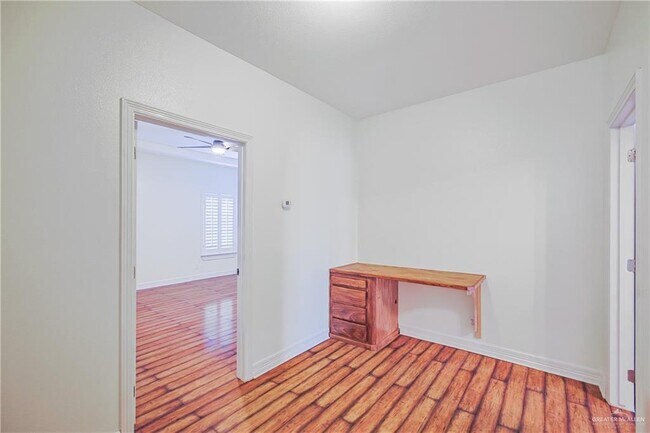 Building Photo - 20 South Dr