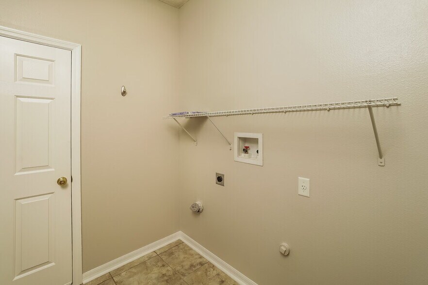 Building Photo - 30551 Annadale Dr