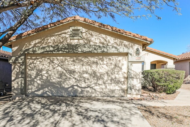 Building Photo - 10381 E Roywood Way