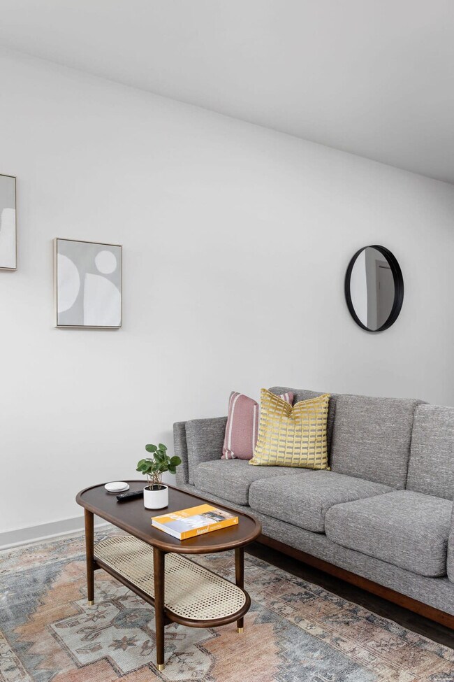 Building Photo - 747 N College Ave