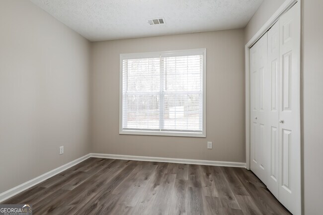 Building Photo - 5107 Scenic View Rd