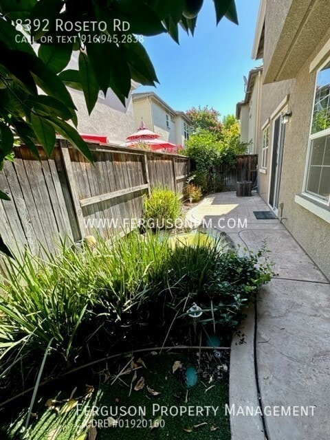 Building Photo - 8392 Roseto Rd