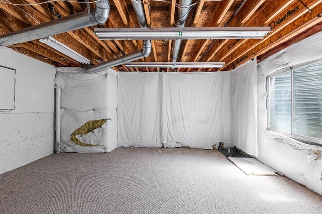 Building Photo - Spacious 5 bedroom home in the heart of Pa...