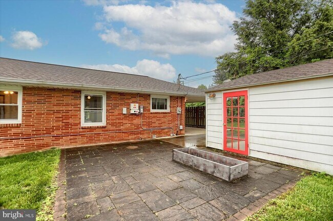 Building Photo - 83 Hillside Cir