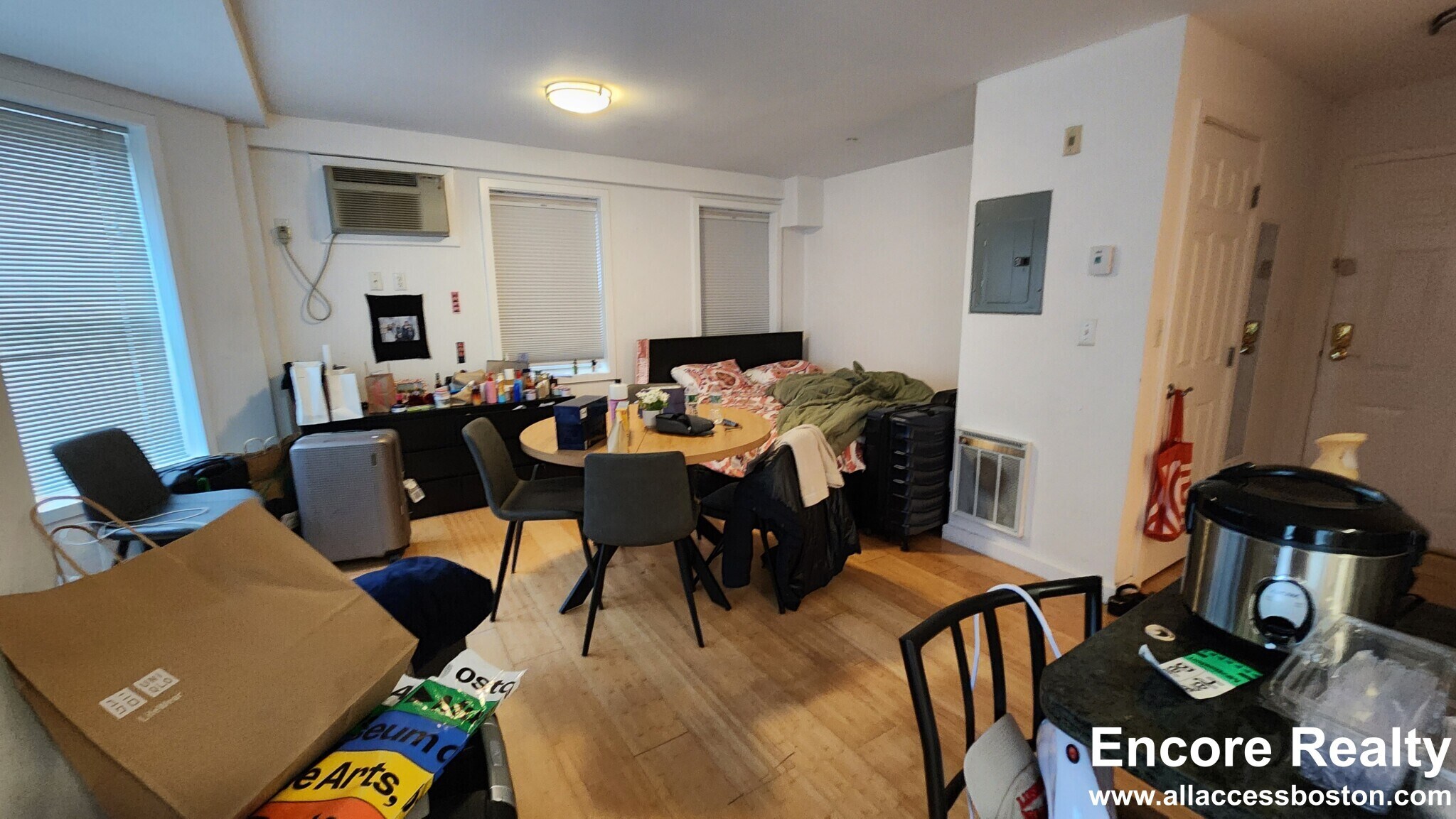 Building Photo - 462 Park Dr
