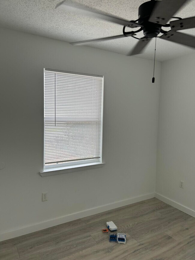 Building Photo - 1005 Pinetree Rd