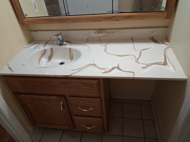 Building Photo - 2275 N Cable Rd