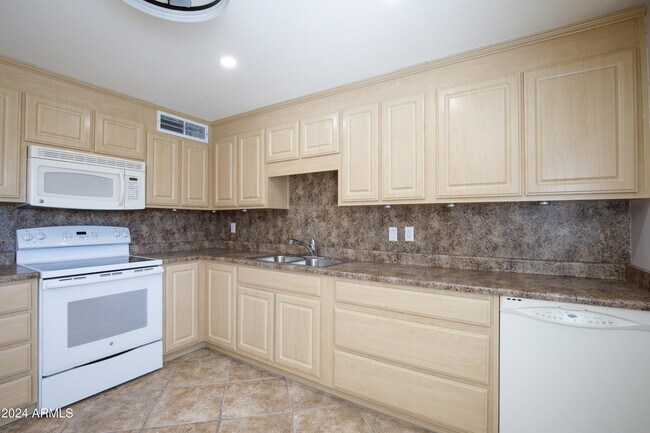 Building Photo - 14225 N 39th Way