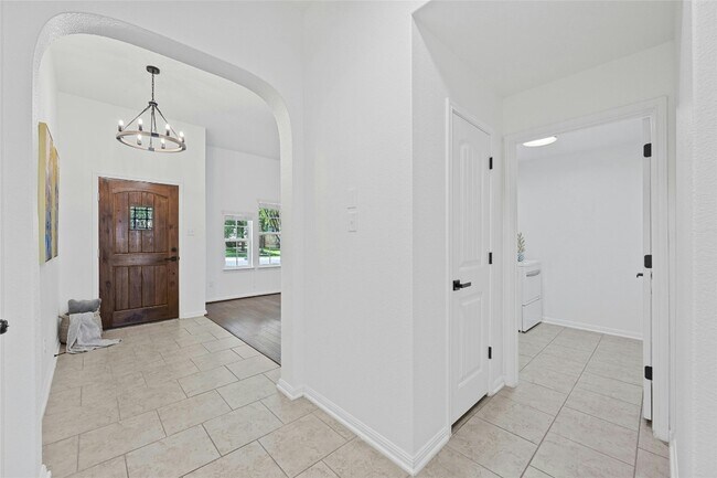Building Photo - 1701 Hidden Springs Path