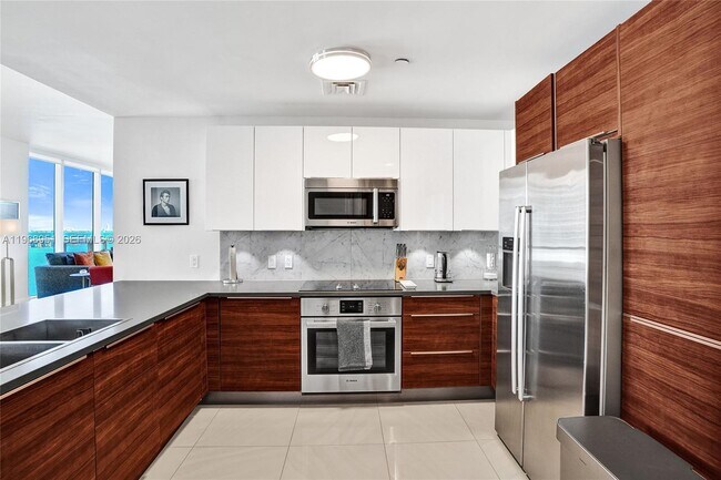 Building Photo - 601 NE 27th St