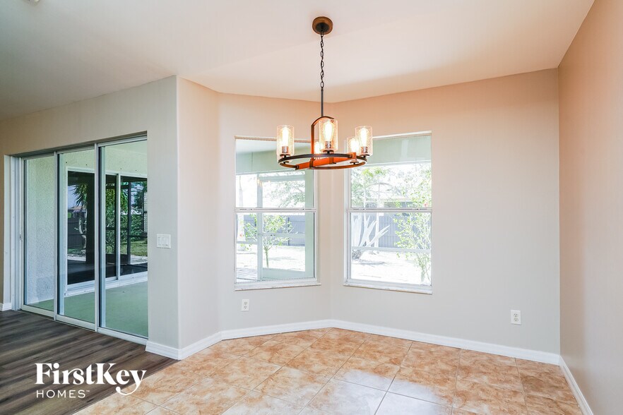 Building Photo - 4028 NE 10th Pl