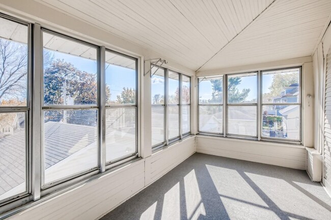 Building Photo - 234 5th Ave N