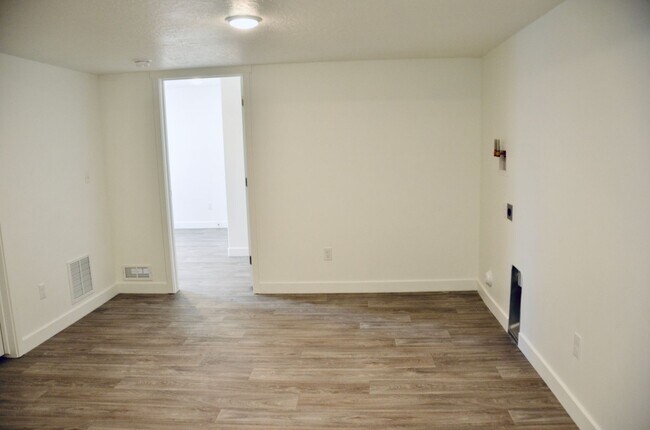 Building Photo - Granite Legacy