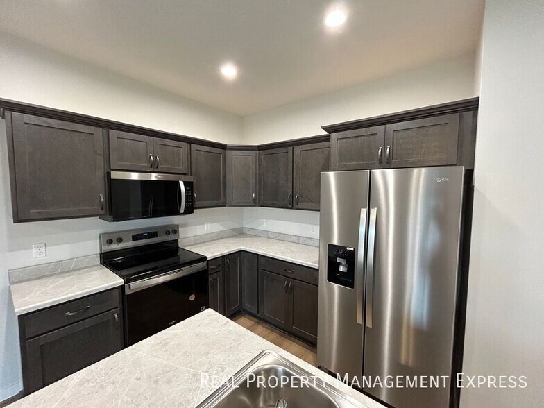 Building Photo - 2 Bedroom 1.5 Bathroom Home for Rent