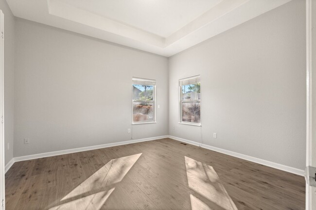 Building Photo - Spacious 4 Bedroom House in Santa Fe Art D...